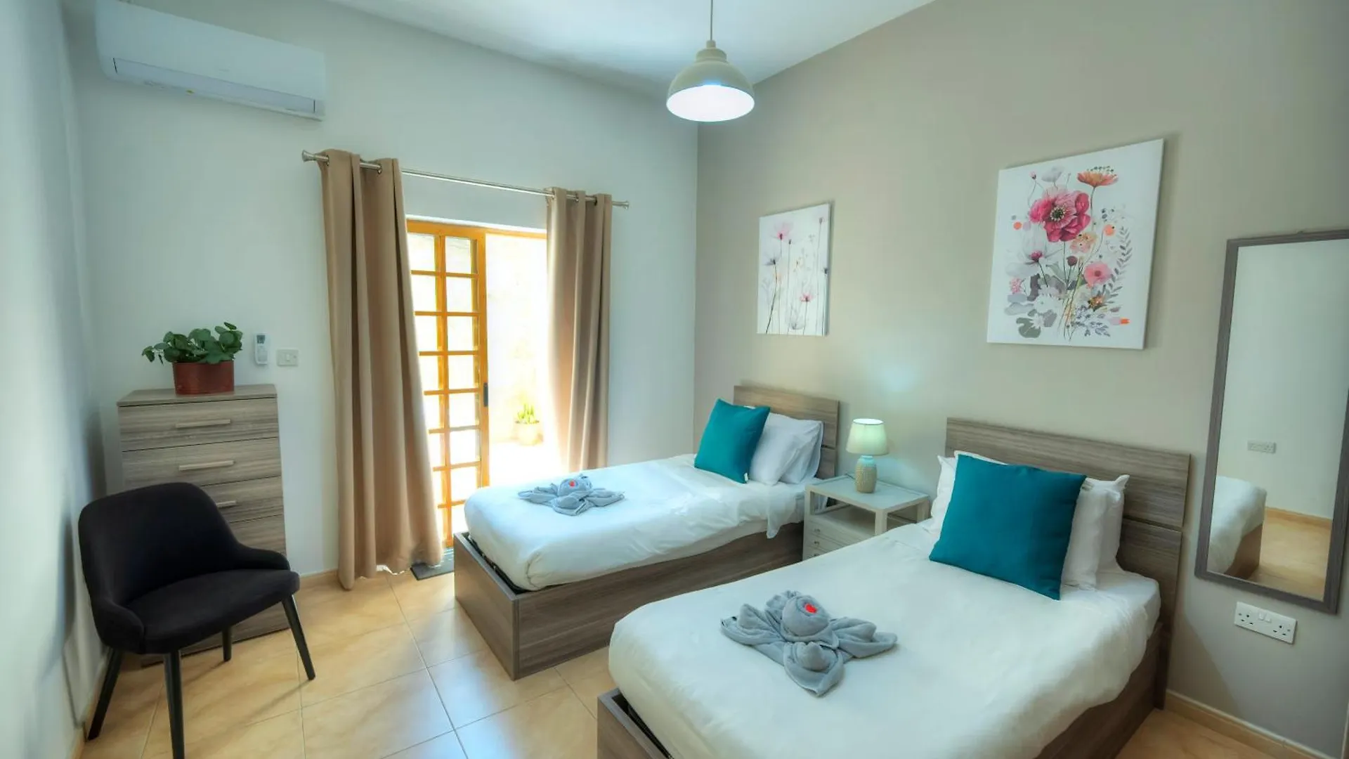3Bedroom House With Yard And Roof Terrace Czer1-1 Sliema Appartamento