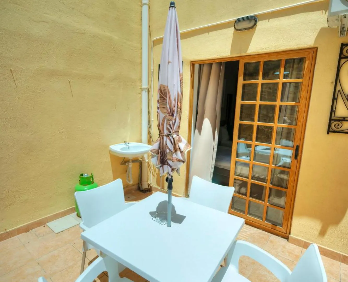 3Bedroom House With Yard And Roof Terrace Czer1-1 Sliema 0*,  Malta