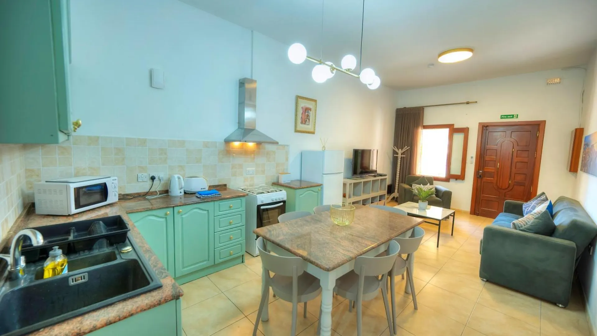 3Bedroom House With Yard And Roof Terrace Czer1-1 Sliema Appartamento