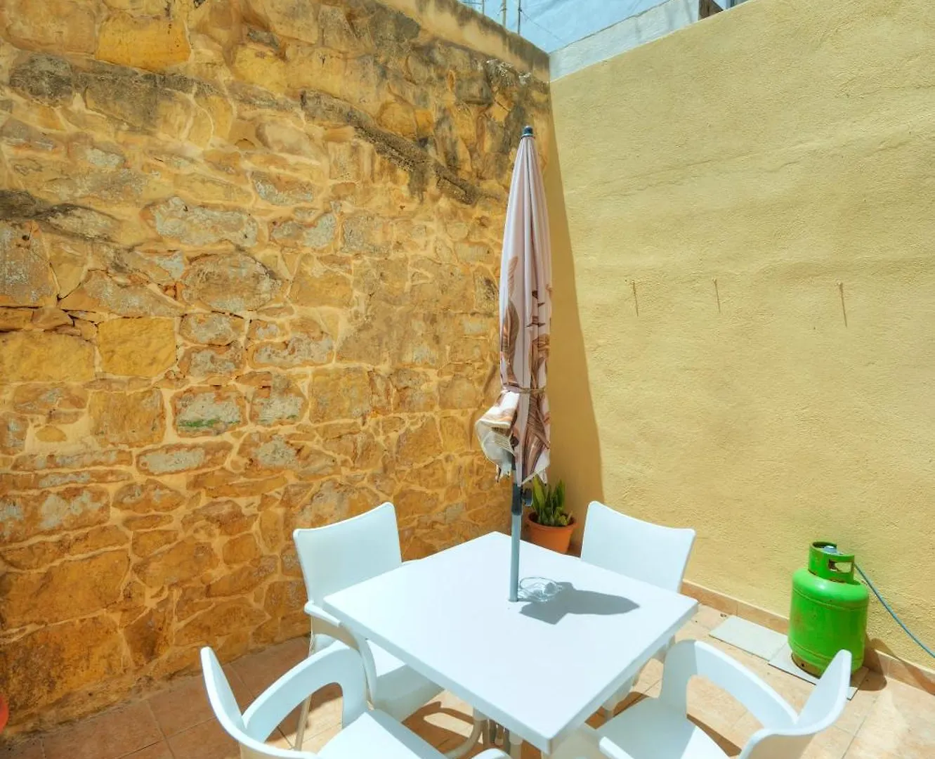 3Bedroom House With Yard And Roof Terrace Czer1-1 Sliema