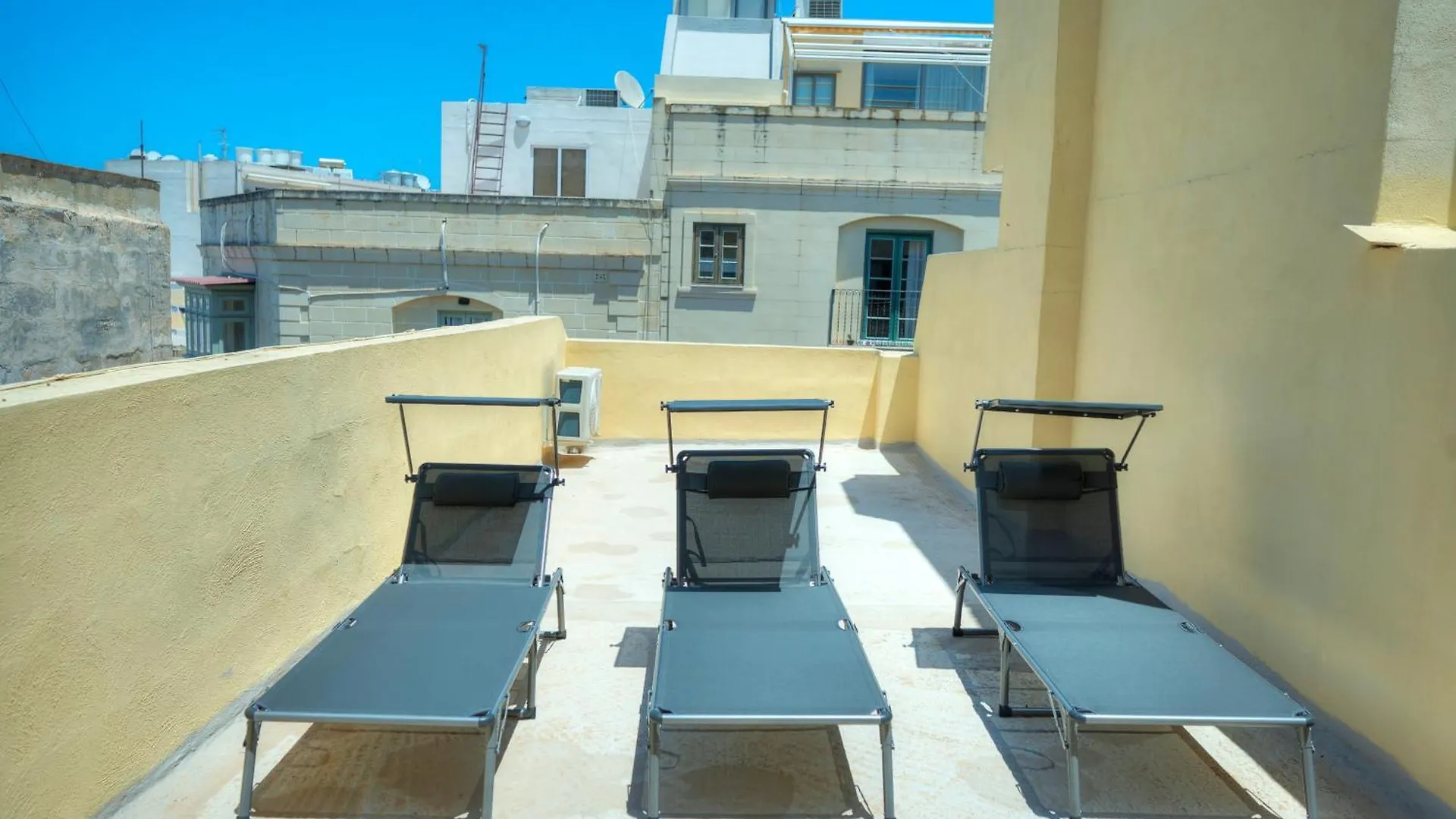 3Bedroom House With Yard And Roof Terrace Czer1-1 Sliema Malta