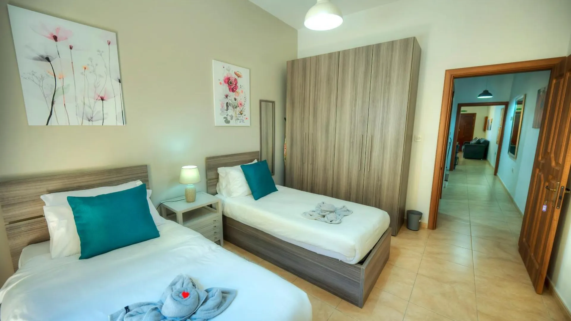 Apartment 3Bedroom House With Yard And Roof Terrace Czer1-1 Sliema Malta