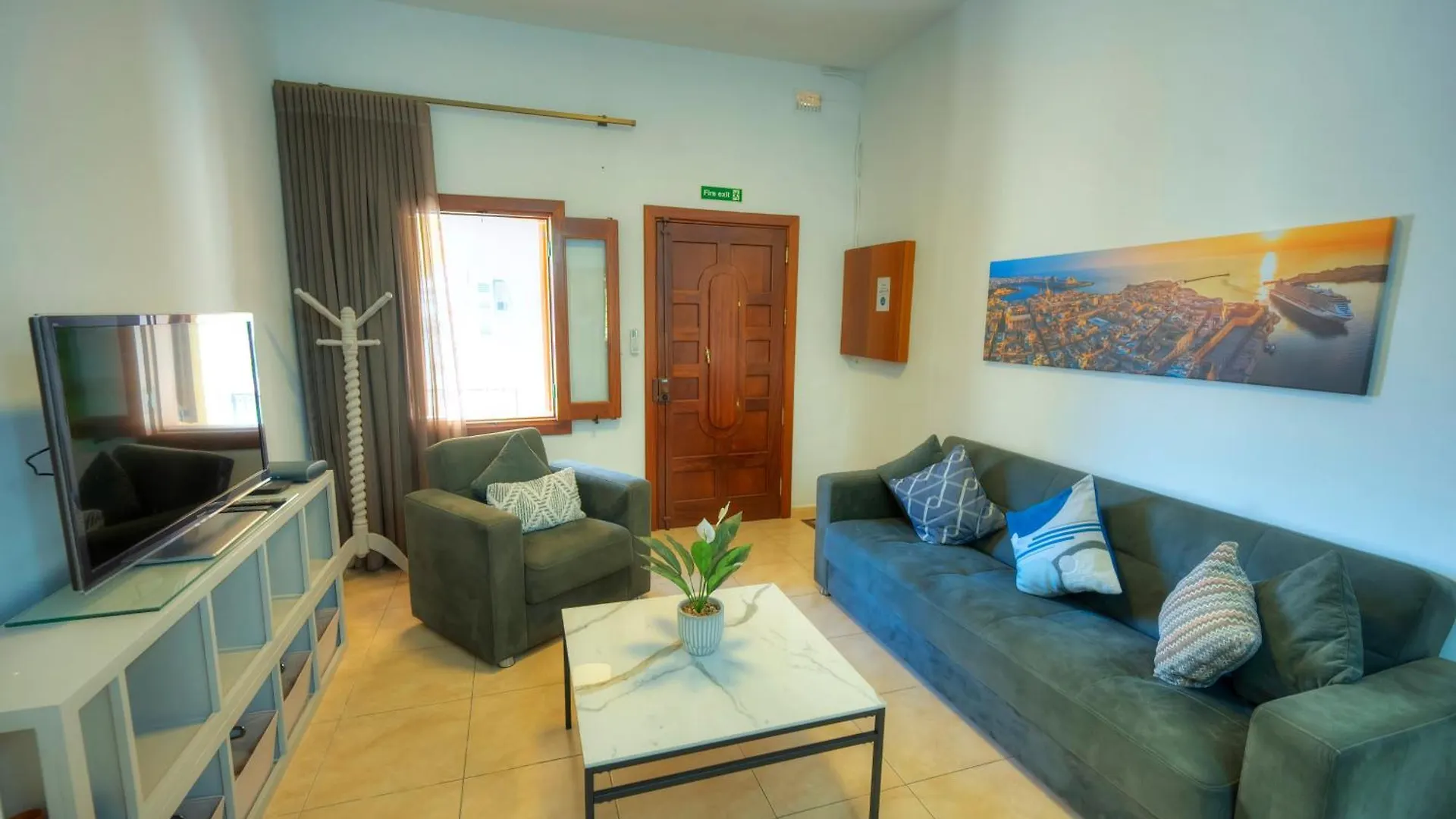 3Bedroom House With Yard And Roof Terrace Czer1-1 Sliema