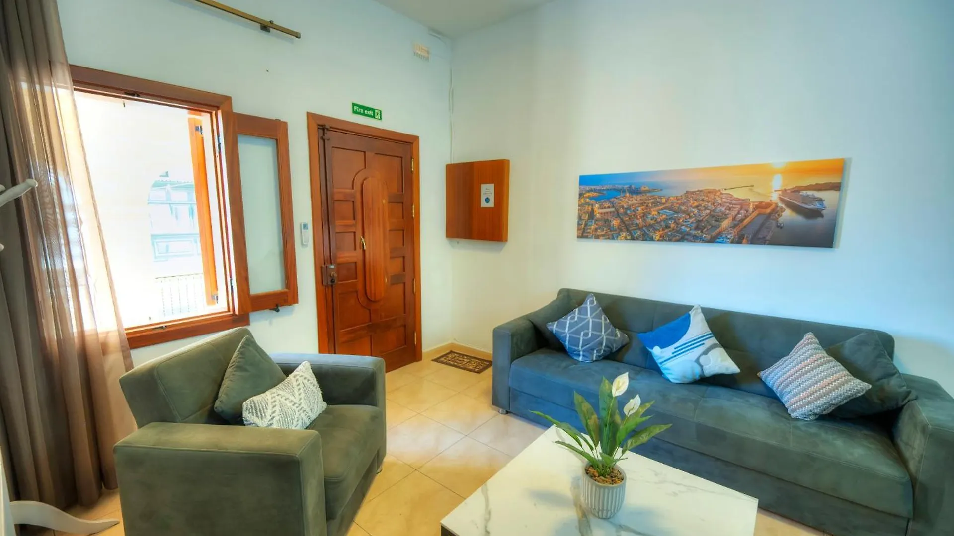 3Bedroom House With Yard And Roof Terrace Czer1-1 Sliema Malta